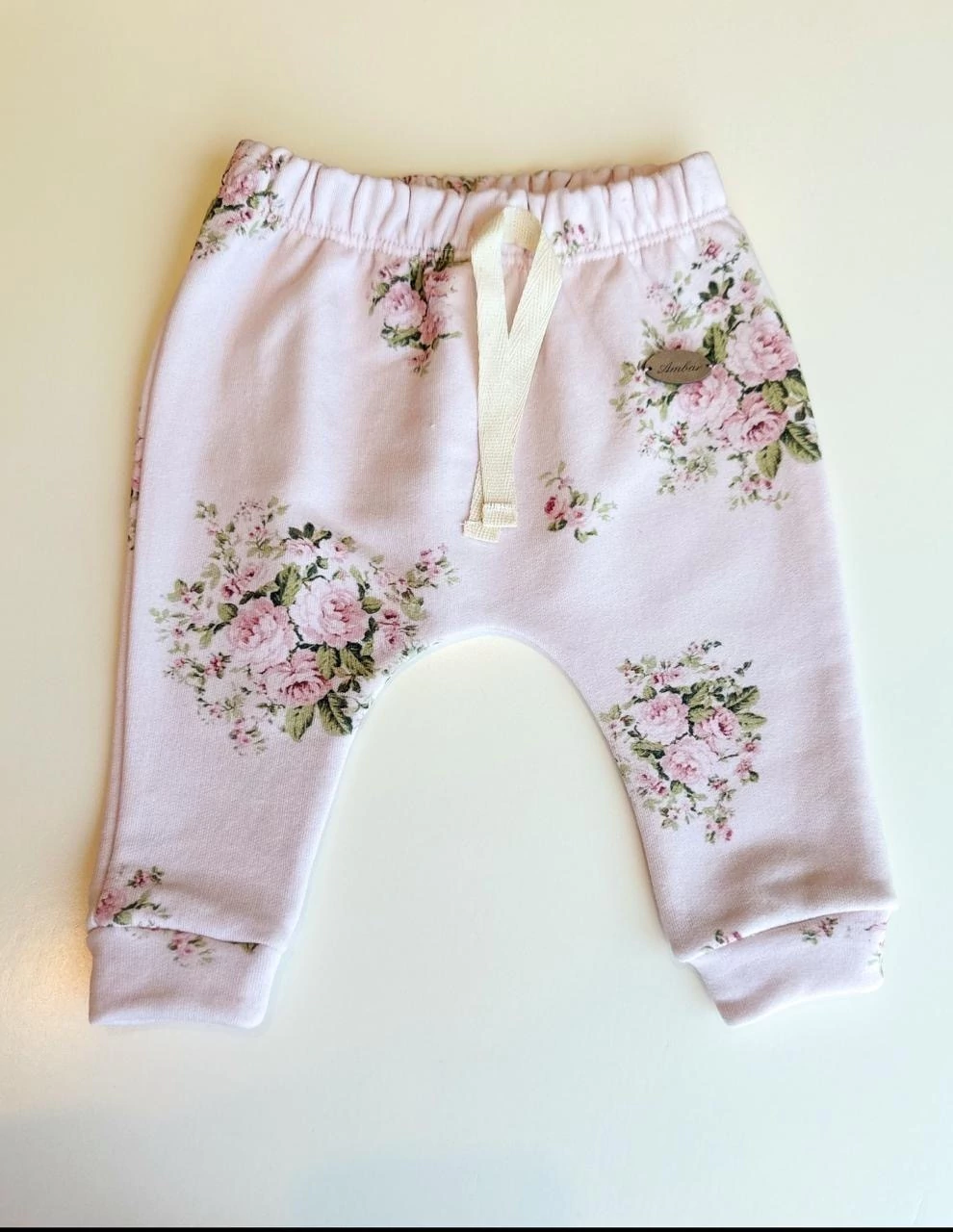CONJUNTO DE LA CAMPERA FLOR FONDO ROSA (PANTALON)